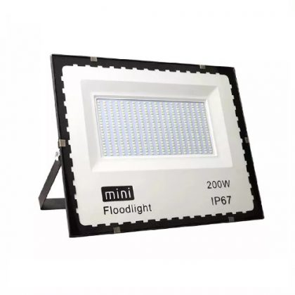 KR_200WFloodLight05