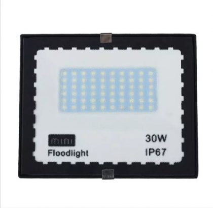 KR_30WFloodLight06